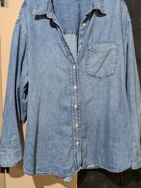 GAP Light Blue Denim Shirt with Classic Stitching